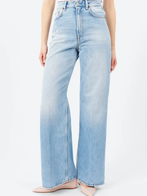 Best - 2022F Relaxed Fit Jeans in Light Blue Women Pants | Denim