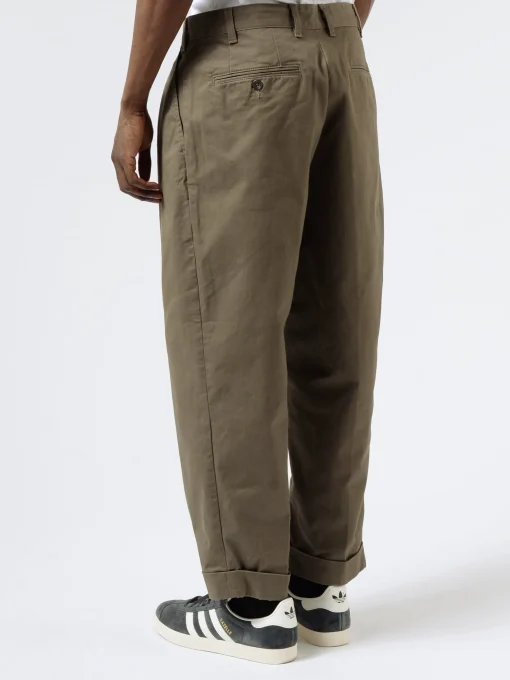Best - 2 Pleat Chino in Olive Pants