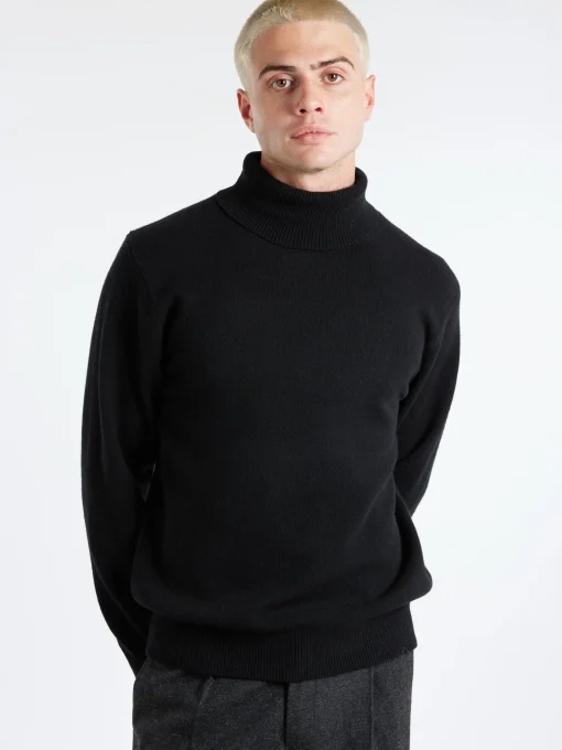 Sale - 9g Wool Turtleneck in Black Knitwear