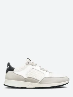 Hot - Joshua in Sneakers