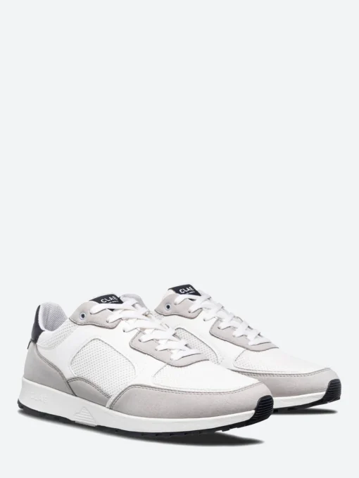 Hot - Joshua in Sneakers