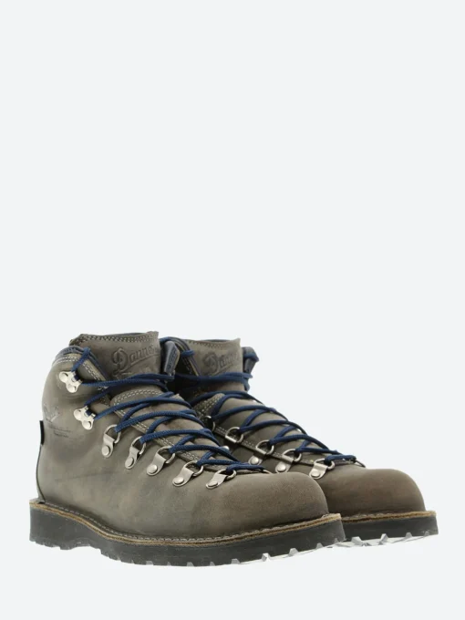 New - Mountain Pass in Boots
