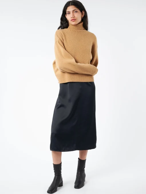 Best - Wool Turtleneck Sweater in Camel Women Tops & Blouses | Overalls & Jumpsuits
