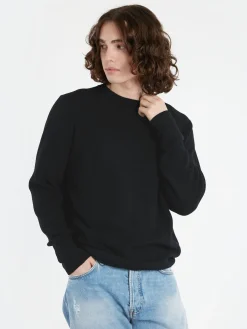 Hot - Ribbed Merino Crewneck in Black Knitwear