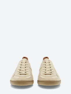 Outlet - 1700L in Sneakers