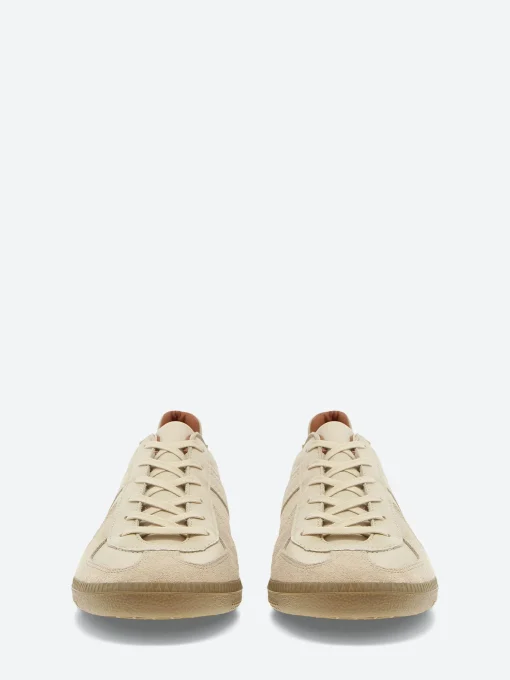 Outlet - 1700L in Sneakers