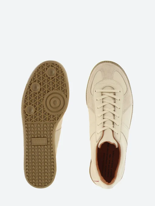 Outlet - 1700L in Sneakers