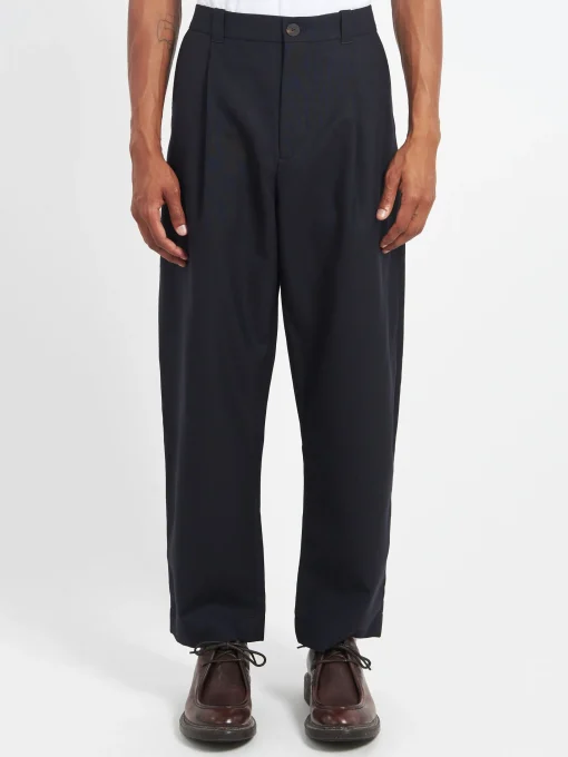 Discount - Tuck Pant in Darkest Navy Pants